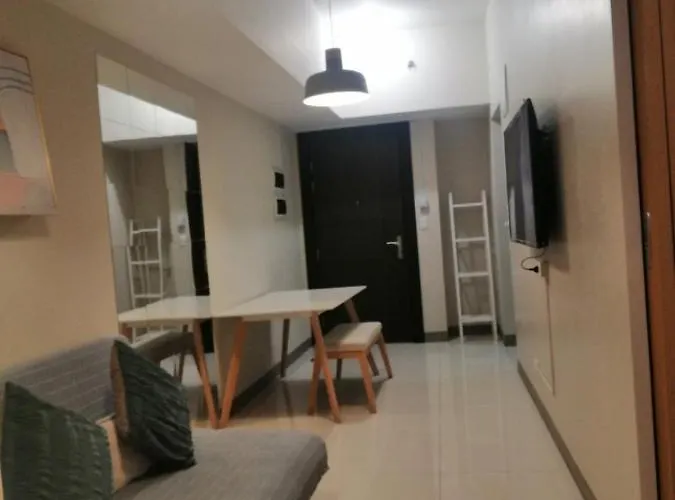 Uptown Parksuites Tower 1 Bgc By Ph Staycation Manila