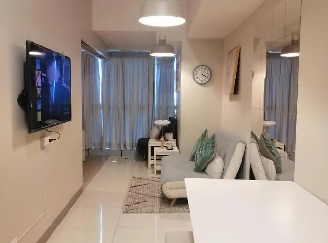 Uptown Parksuites Tower 1 Bgc By Ph Staycation Manila