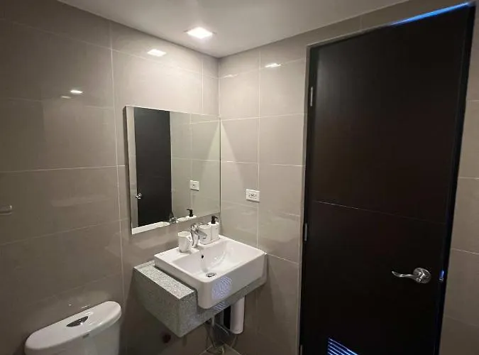 Uptown Parksuites Tower 1 Bgc By Ph Staycation