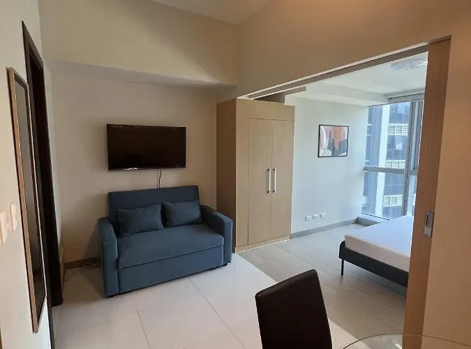 Uptown Parksuites Tower 1 Bgc By Ph Staycation * Manila