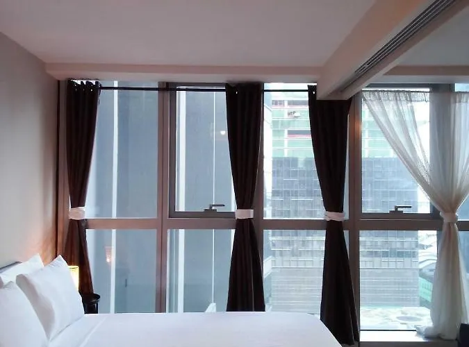 Uptown Parksuites Tower 1 Bgc By Ph Staycation Manila